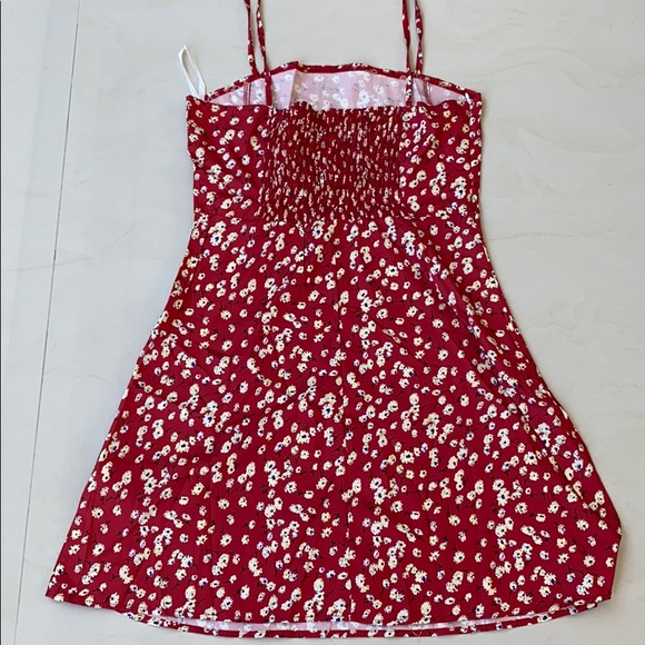 Red dress with white flowers - Picture 7 of 9